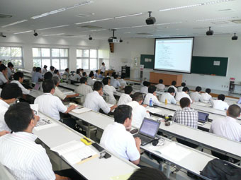 講演の様子3:IEC/TC57の活動報告ならびに日本委員会の対応